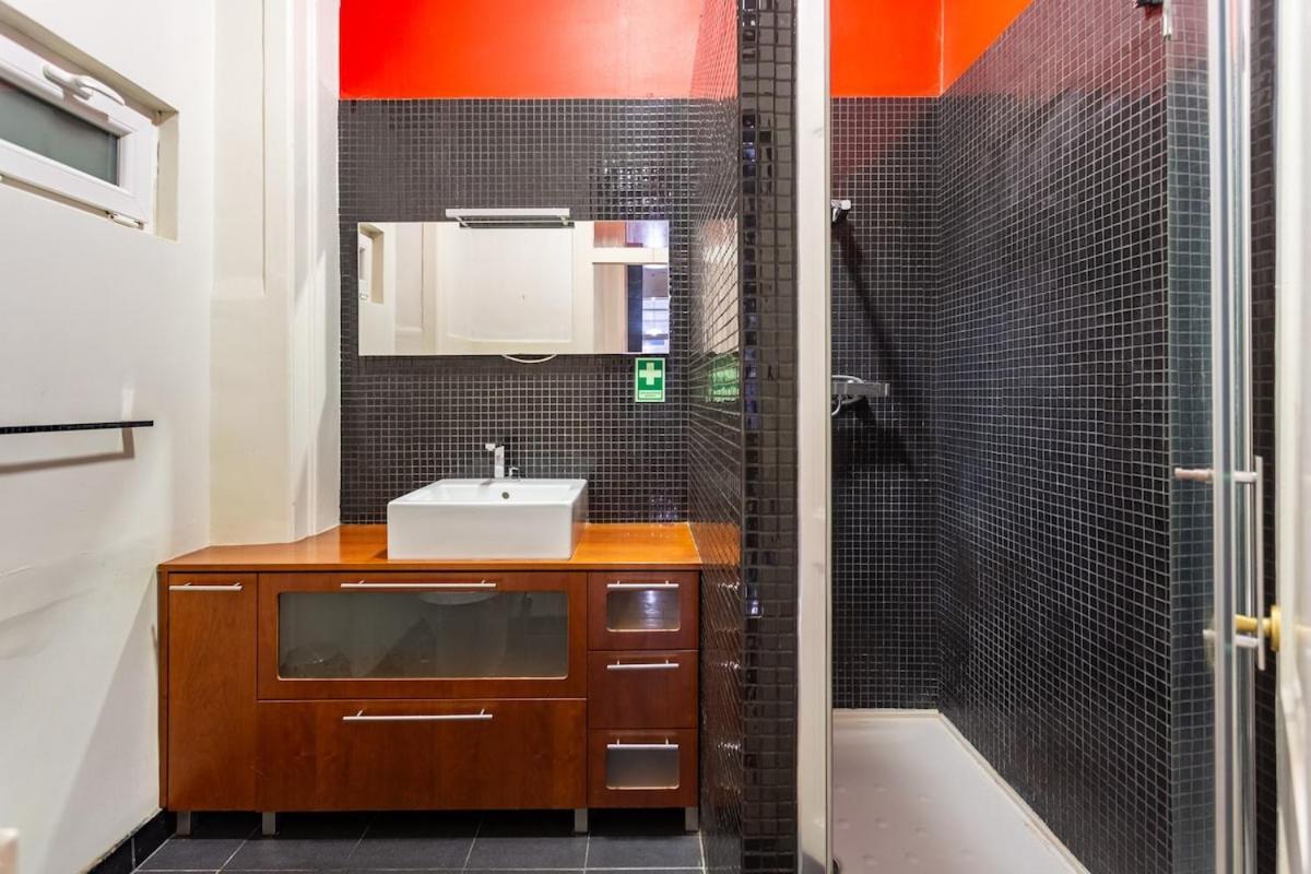 Bright 2 Bedroom Apt 100M From Av. Liberdade リスボン エクステリア 写真
