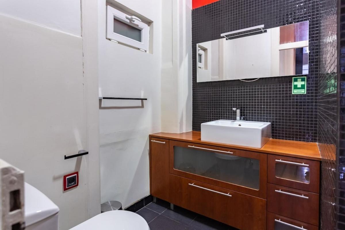 Bright 2 Bedroom Apt 100M From Av. Liberdade リスボン エクステリア 写真